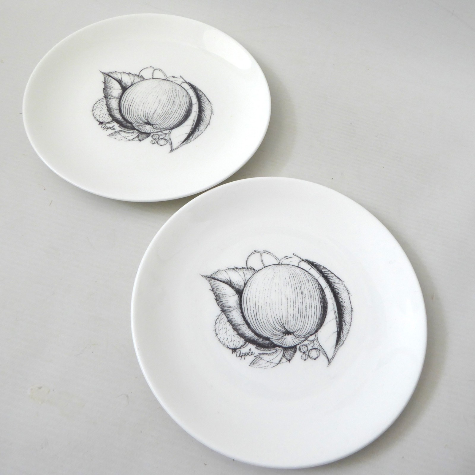 Susie Cooper Wedgwood Black Fruit Apple tea coffee cup & saucer & side plate set - Image 4