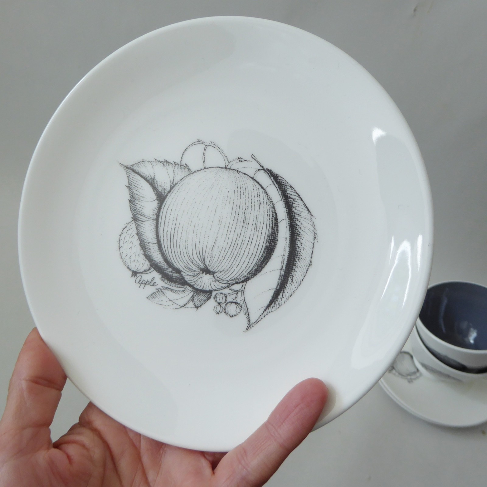 Susie Cooper Wedgwood Black Fruit Apple tea coffee cup & saucer & side plate set - Image 7