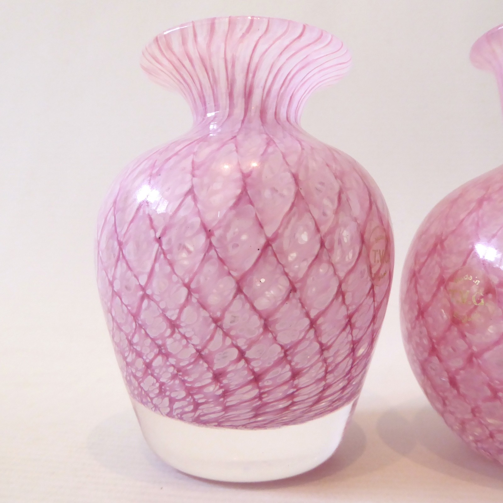 Teign Valley Glass TGV art glass pair small pink vases, handmade criss-cross - Image 4
