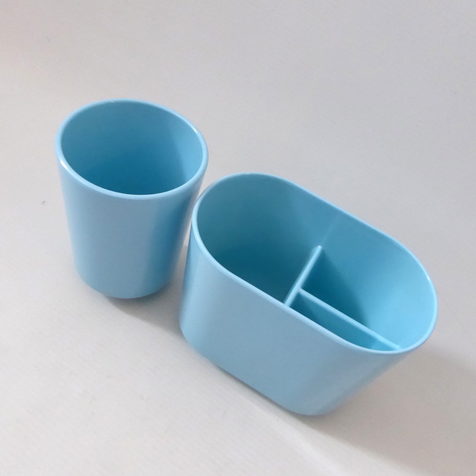 Umbra Step blue bathroom set, toothbrush holder organiser + beaker. Tom Chung