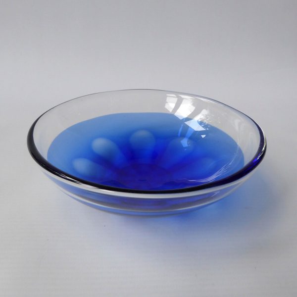 Unusual vintage Murano/Scandi art glass shallow round bowl, blue flower dish 70s - Image 4