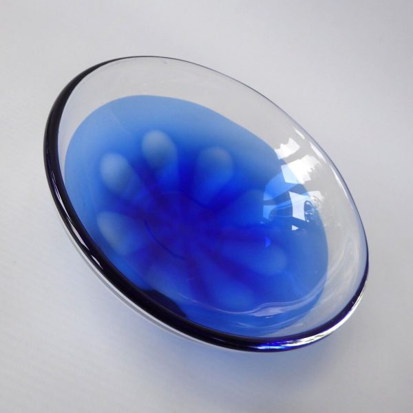 Unusual vintage Murano/Scandi art glass shallow round bowl, blue flower dish 70s - Image 7