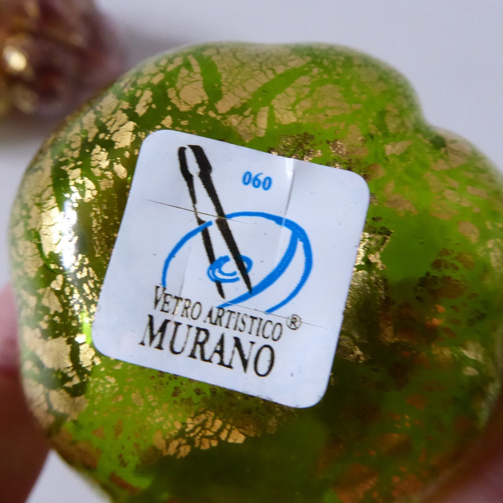 Vetro Artistico Murano art glass fruit, green pear & purple grapes + gold leaf - Image 10