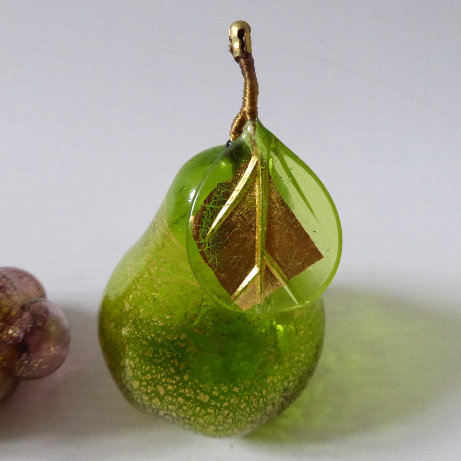 Vetro Artistico Murano art glass fruit, green pear & purple grapes + gold leaf - Image 7