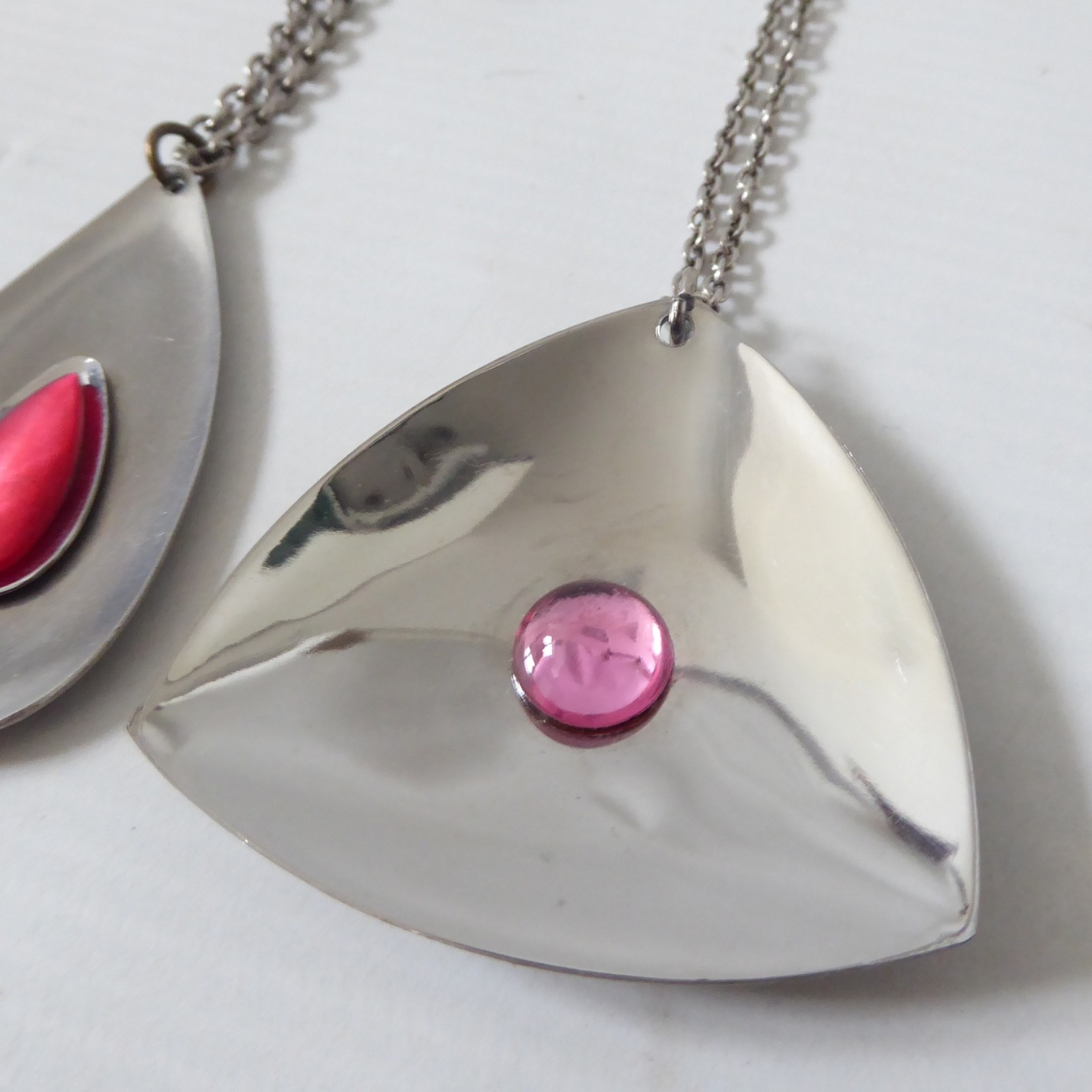 Vintage 1970s modernist stainless steel necklaces, retro red & pink pendants - Image 7