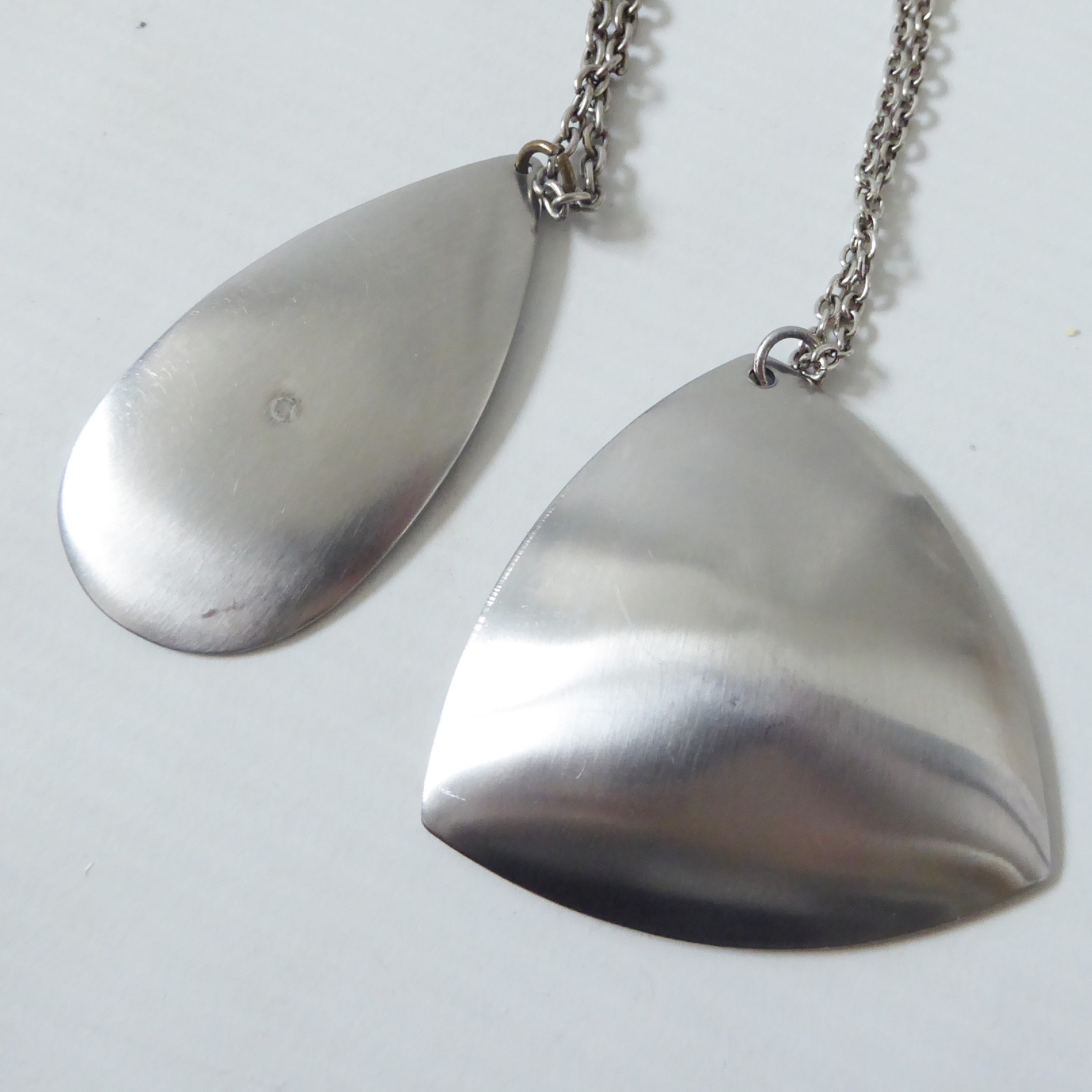 Vintage 1970s modernist stainless steel necklaces, retro red & pink pendants - Image 9