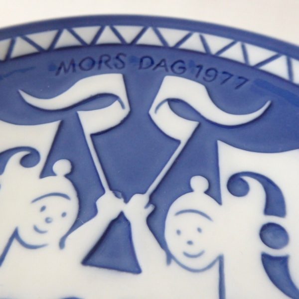 Vintage Royal Copenhagen wall plate, Denmark. Mother's Day 1977, Mors Dag. Twins - Image 4