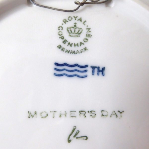 Vintage Royal Copenhagen wall plate, Denmark. Mother's Day 1977, Mors Dag. Twins - Image 7