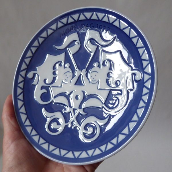 Vintage Royal Copenhagen wall plate, Denmark. Mother's Day 1977, Mors Dag. Twins - Image 8