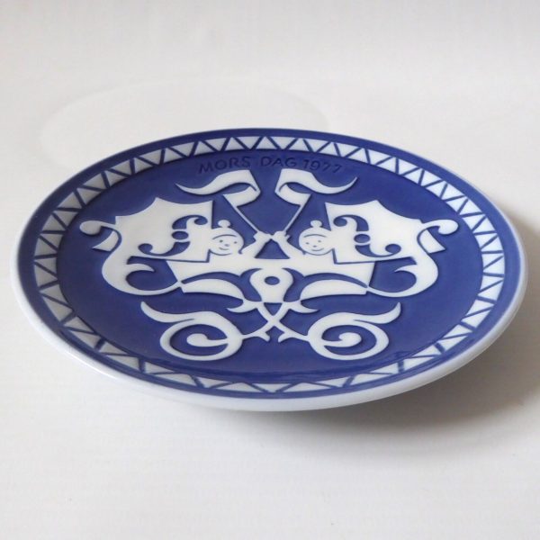 Vintage Royal Copenhagen wall plate, Denmark. Mother's Day 1977, Mors Dag. Twins - Image 9