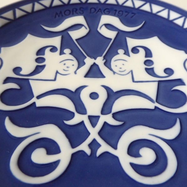 Vintage Royal Copenhagen wall plate, Denmark. Mother's Day 1977, Mors Dag. Twins - Image 10