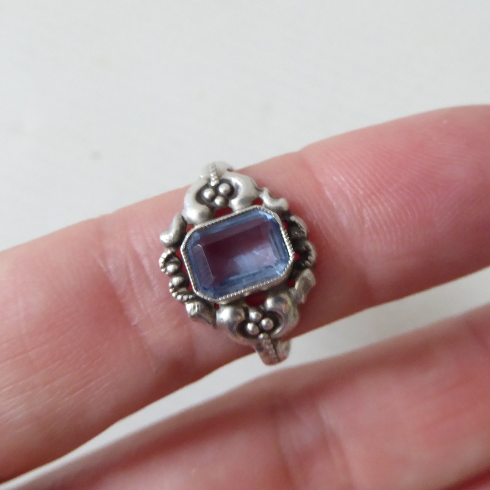 Vintage antique silver 825 ring + light blue faceted gem stone, size M-N band - Image 8
