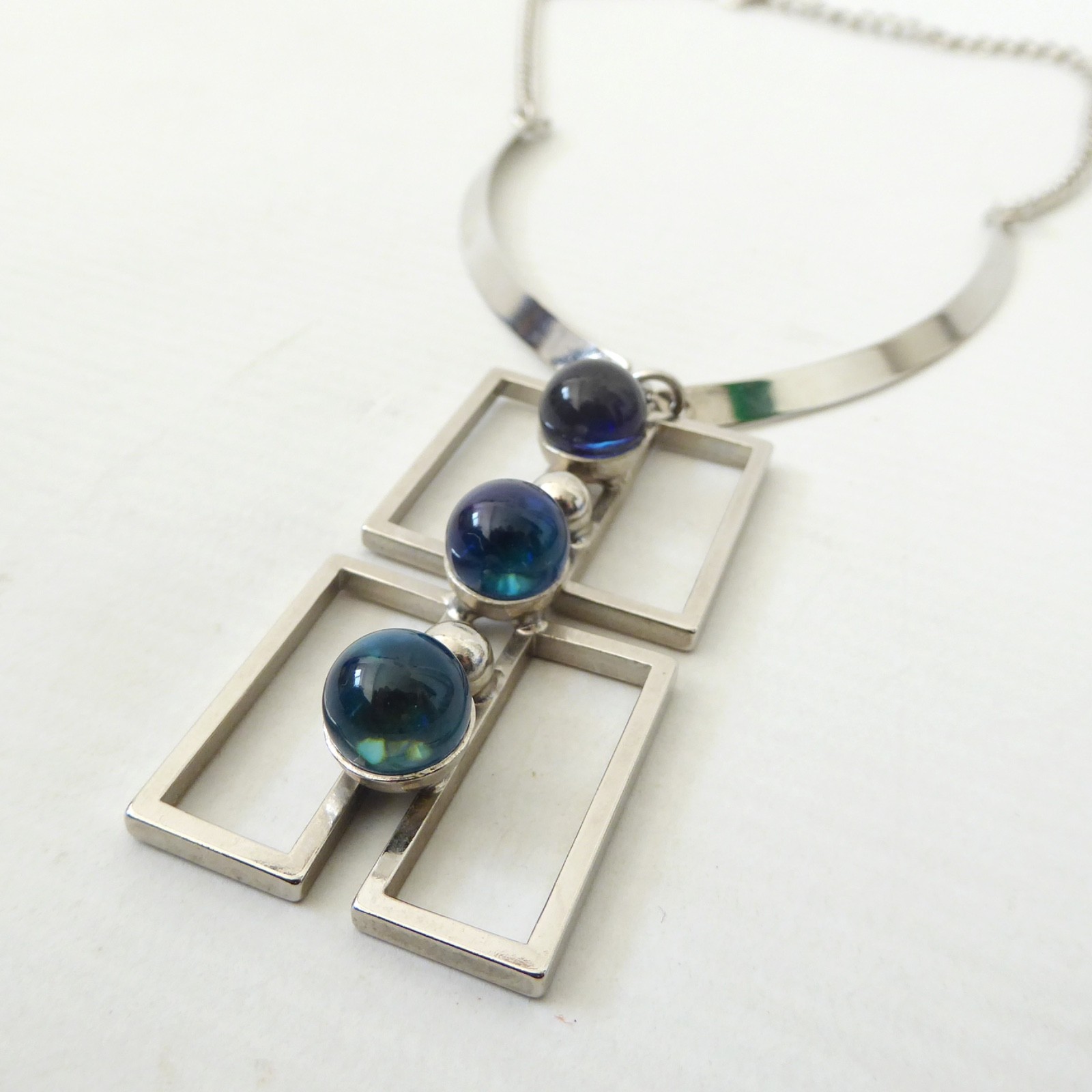 Vintage statement rectangular pendant necklace, silver tone & blue. Modernist - Image 8