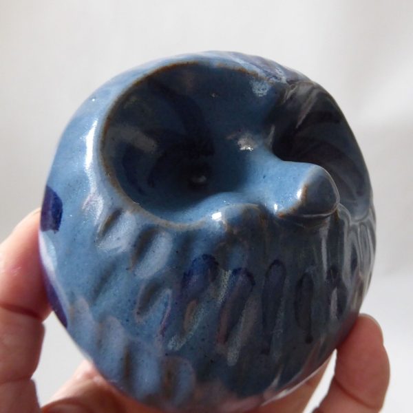 Vintage studio pottery owl/hedgehog. Blue round handmade figurine + flower motif - Image 10