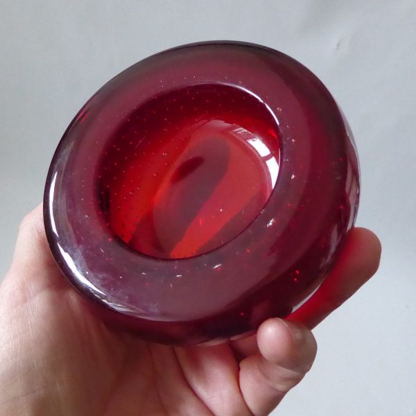 Whitefriars 9099 Ruby Red art glass controlled bubble 4" bowl ashtray dish 1960s - Image 6