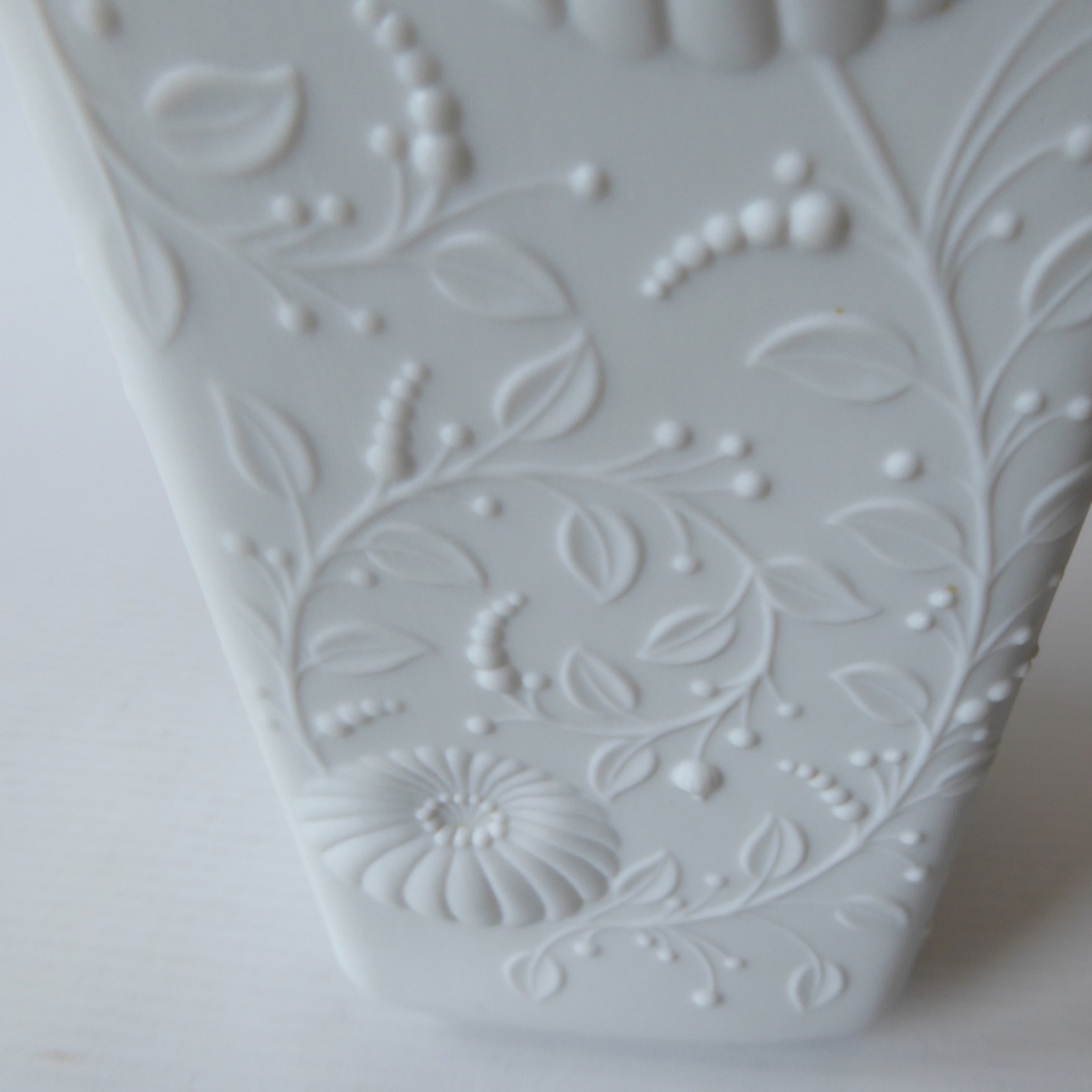 AK Kaiser Germany vintage bisque porcelain op-art square rectangular vase 548 - Image 7