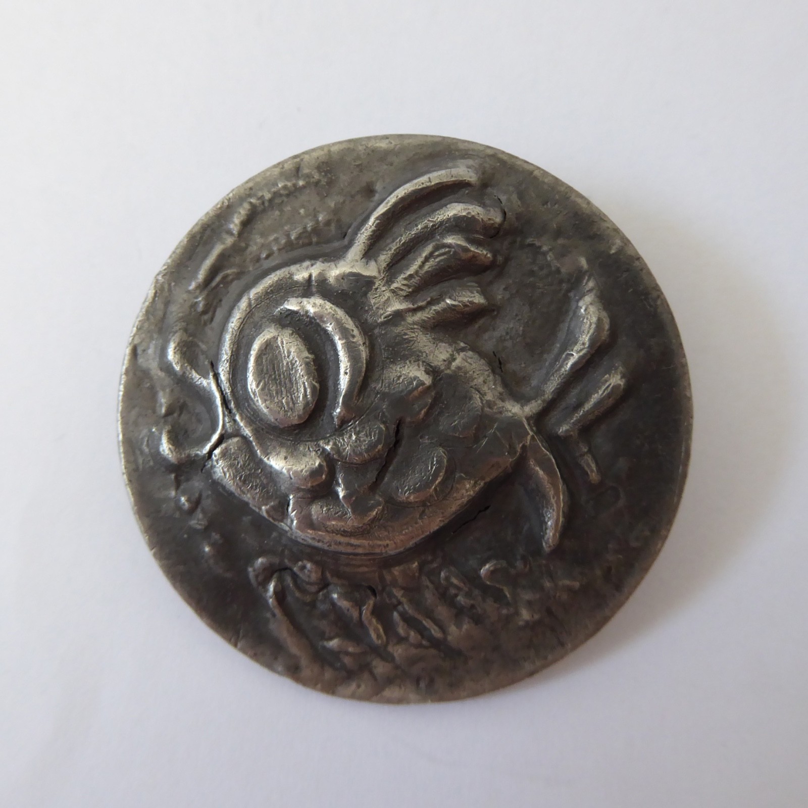 Arts and Crafts style pewter FISH brooch. Vintage handmade metal round retro pin - Image 3