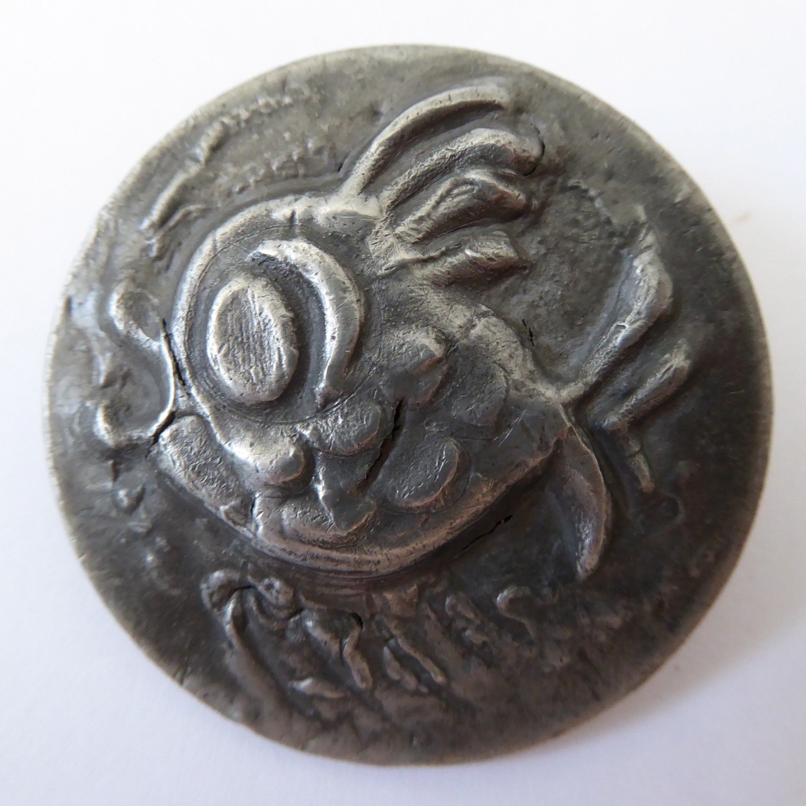 Arts and Crafts style pewter FISH brooch. Vintage handmade metal round retro pin - Image 7