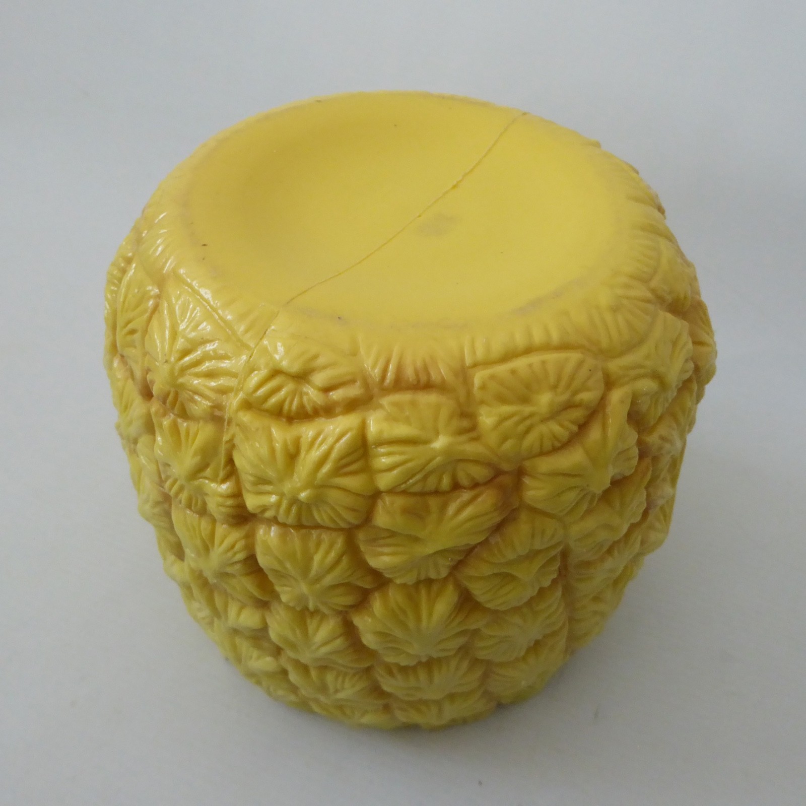 Big plastic pineapple ice bucket, vintage 1970s retro kitsch barware mid century - Image 11