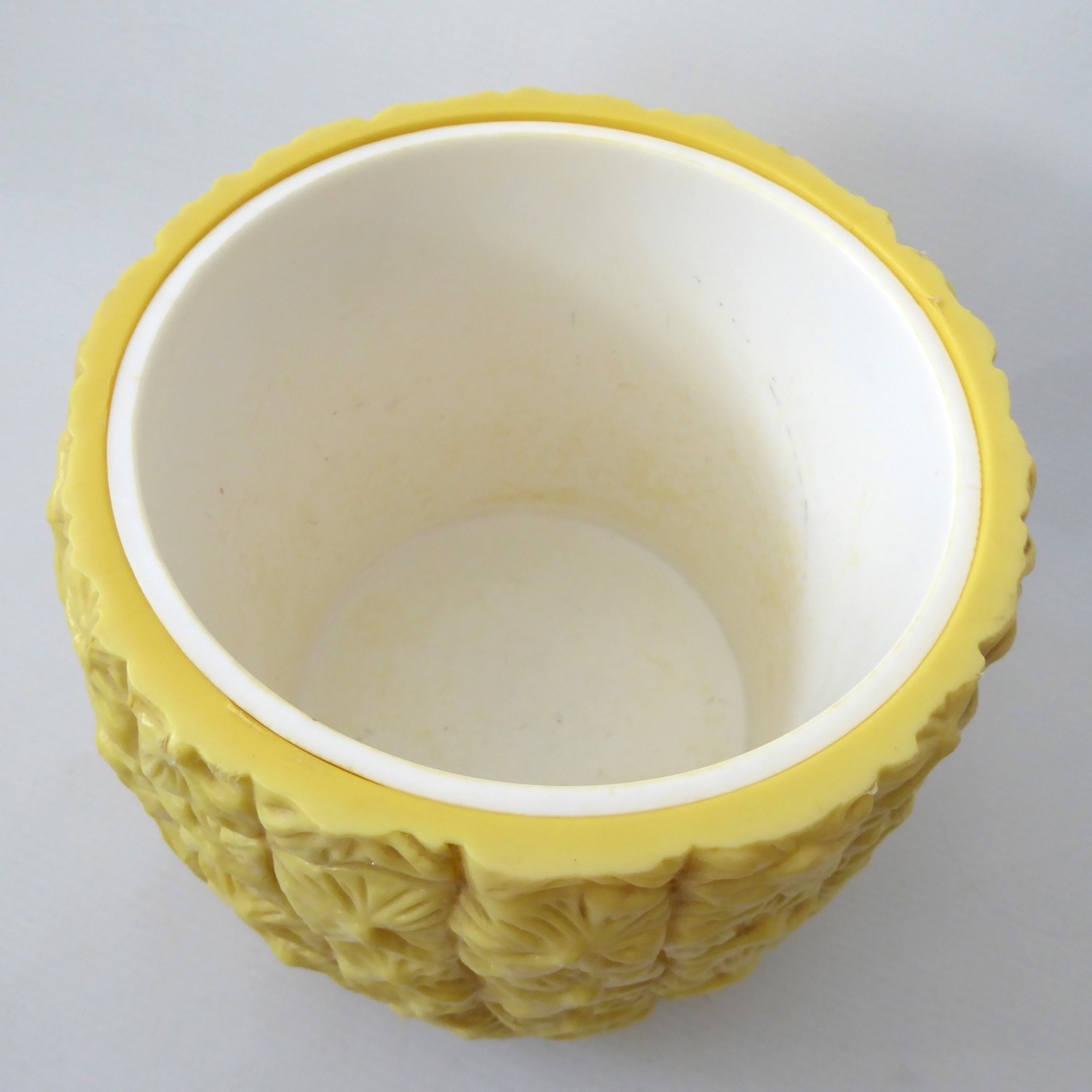 Big plastic pineapple ice bucket, vintage 1970s retro kitsch barware mid century - Image 14