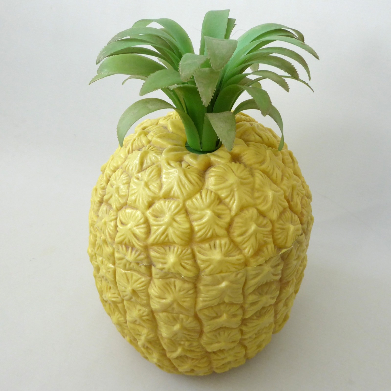 Big plastic pineapple ice bucket, vintage 1970s retro kitsch barware mid century - Image 2