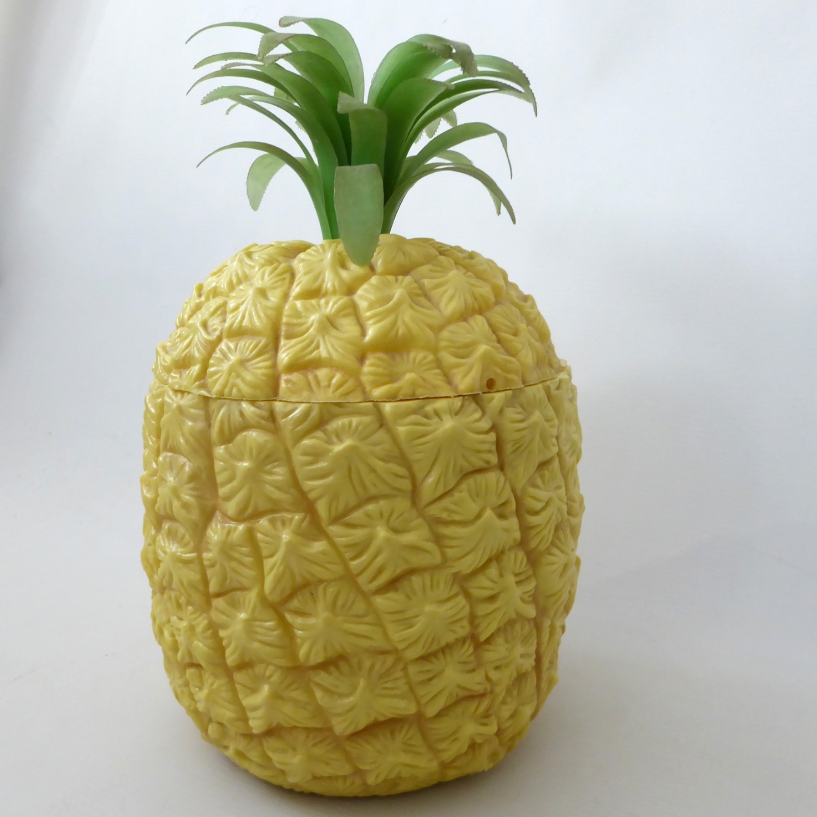 Big plastic pineapple ice bucket, vintage 1970s retro kitsch barware mid century - Image 3
