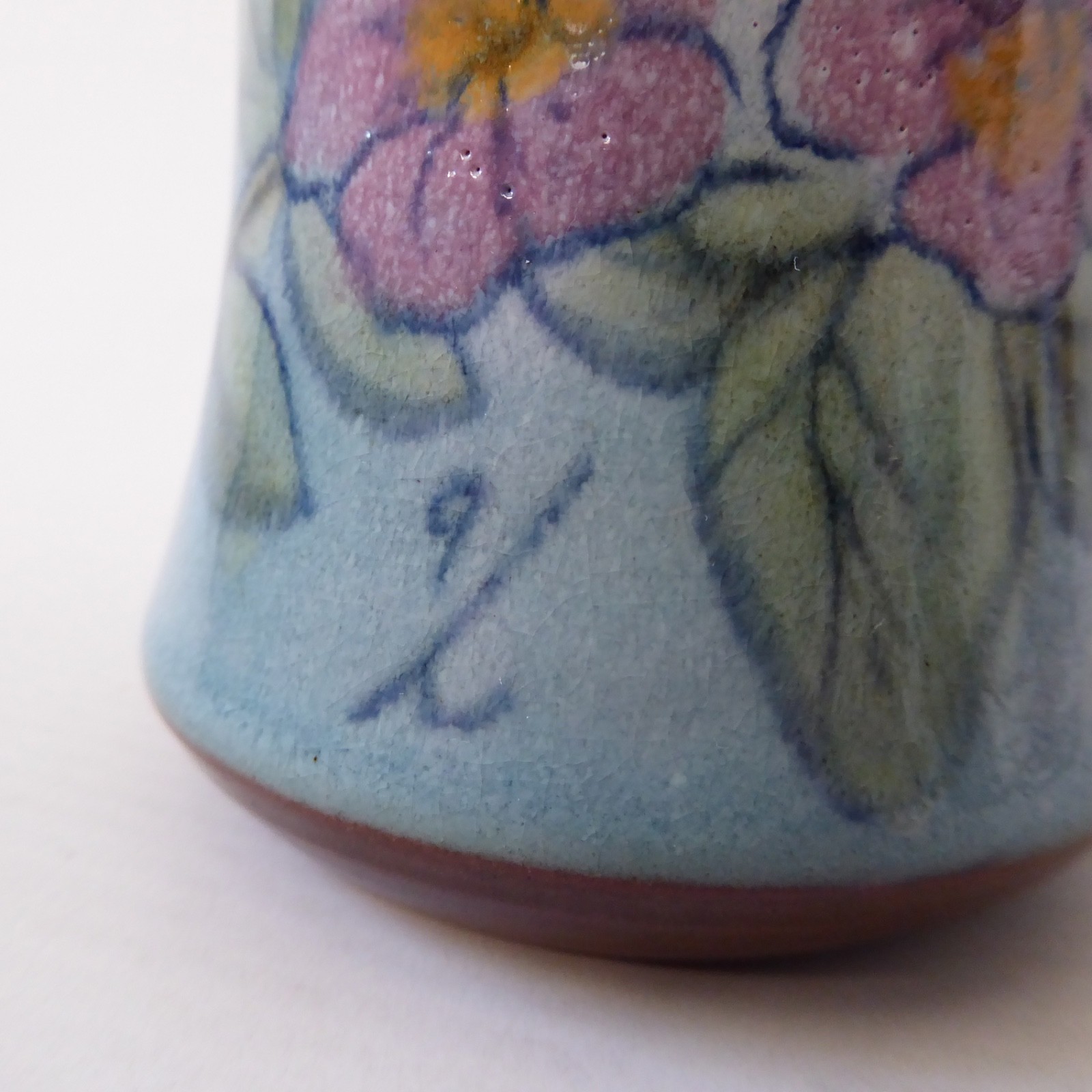 Chelsea Pottery Yannick Le Troadec art vase, blue pansies flowers. Vintage 1960s - Image 7