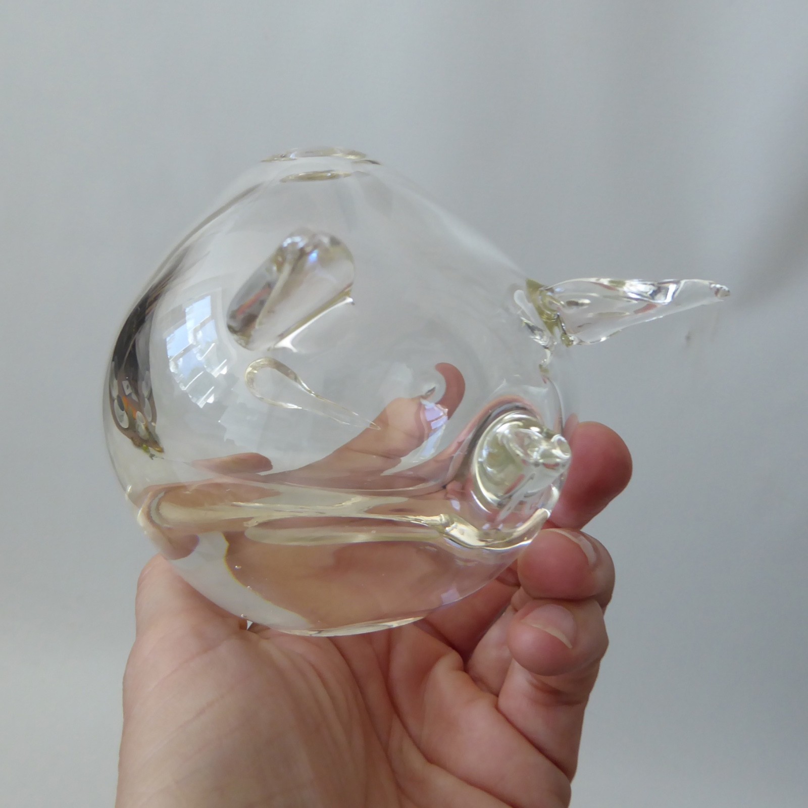 Clear art glass piggy shaped round bud vase. Handmade blown pig solifleur, retro - Image 2