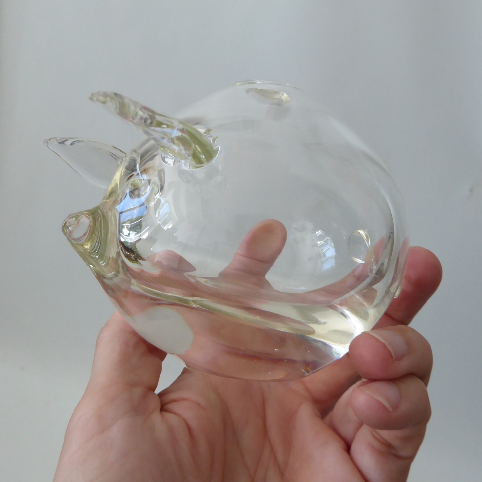 Clear art glass piggy shaped round bud vase. Handmade blown pig solifleur, retro - Image 3