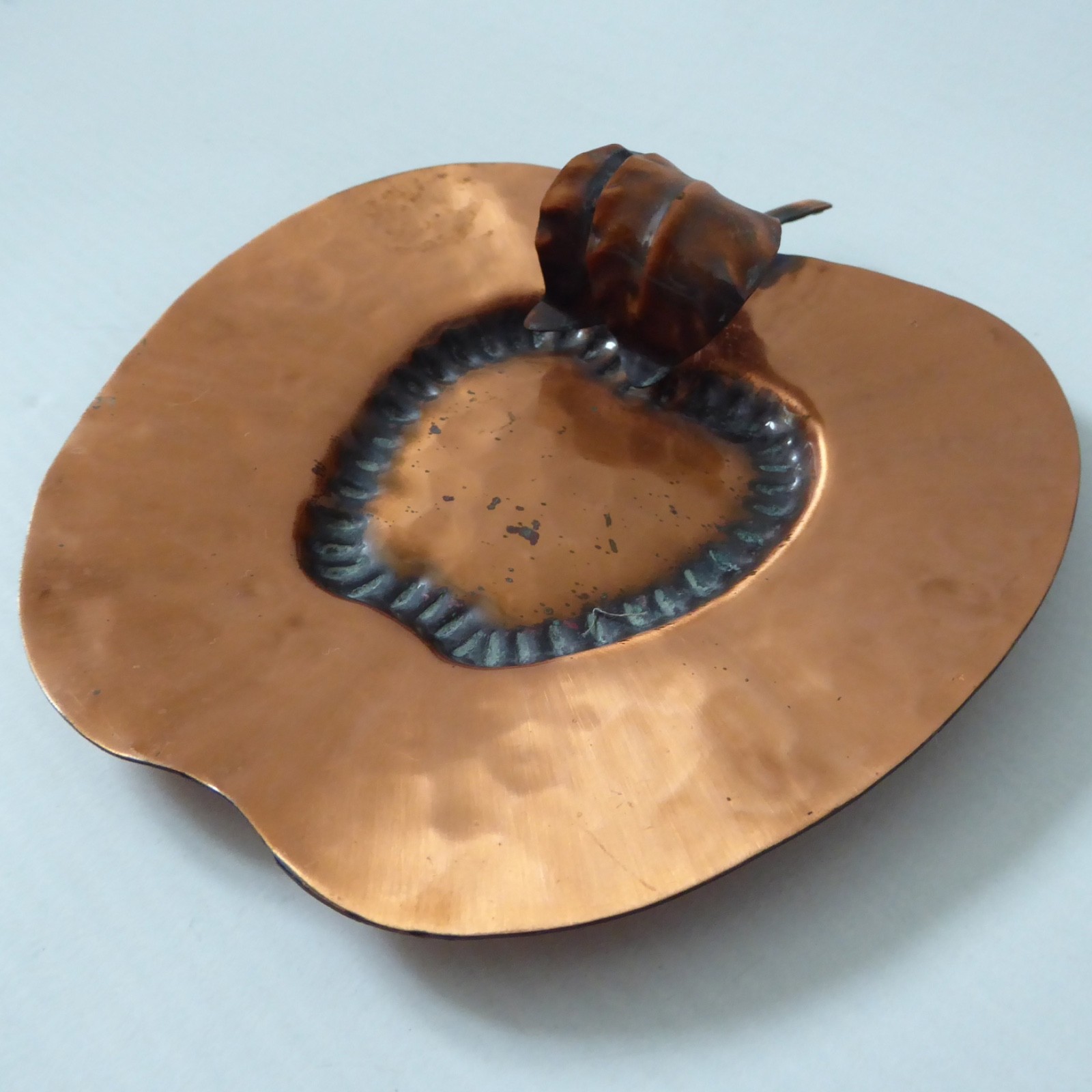 Handmade solid copper apple wall hanging plaque, pin dish. Made in USA, vintage - Image 4