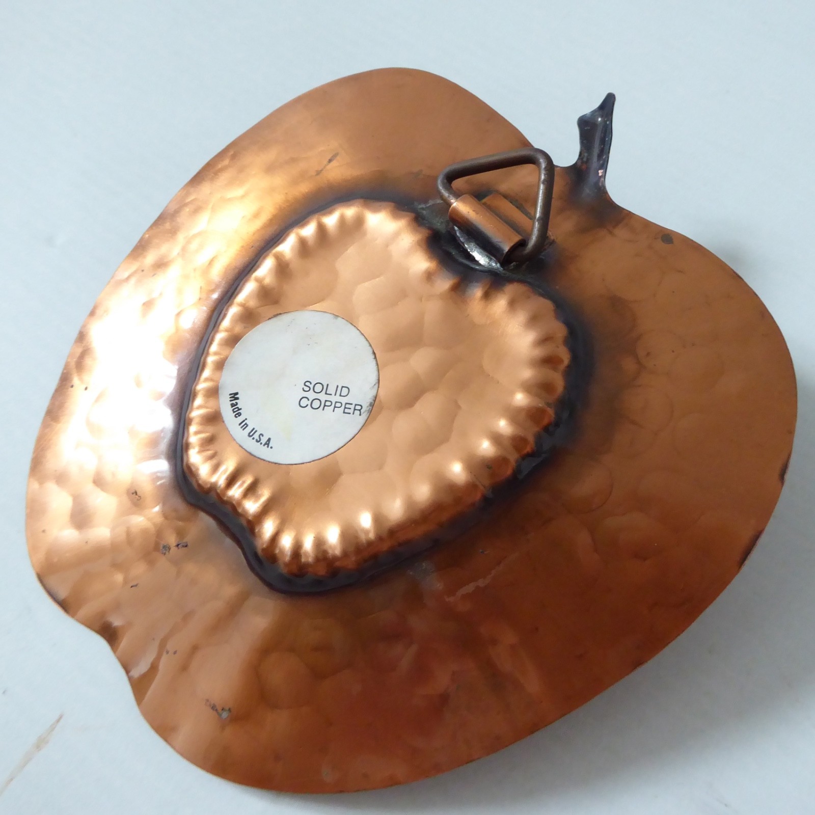Handmade solid copper apple wall hanging plaque, pin dish. Made in USA, vintage - Image 8