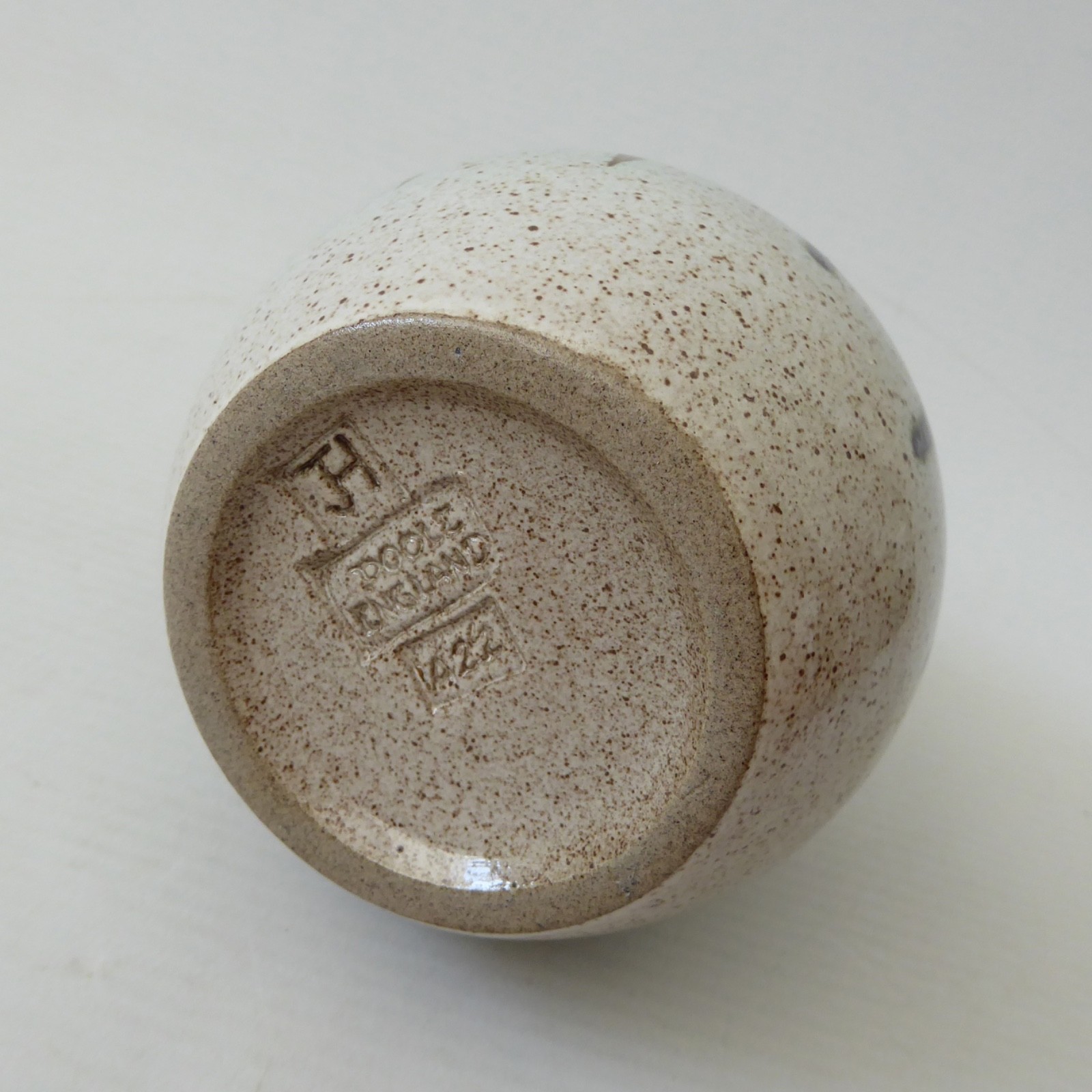 Jenny Haigh Poole A22 egg-shaped pottery bud vase + 2 holes, sculpture. Vintage - Image 9