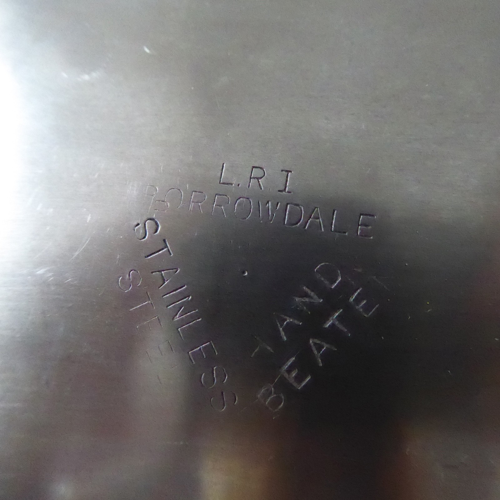 LRI Borrowdale vintage hand-beaten scalloped stainless steel tripod bowl dish - Image 12