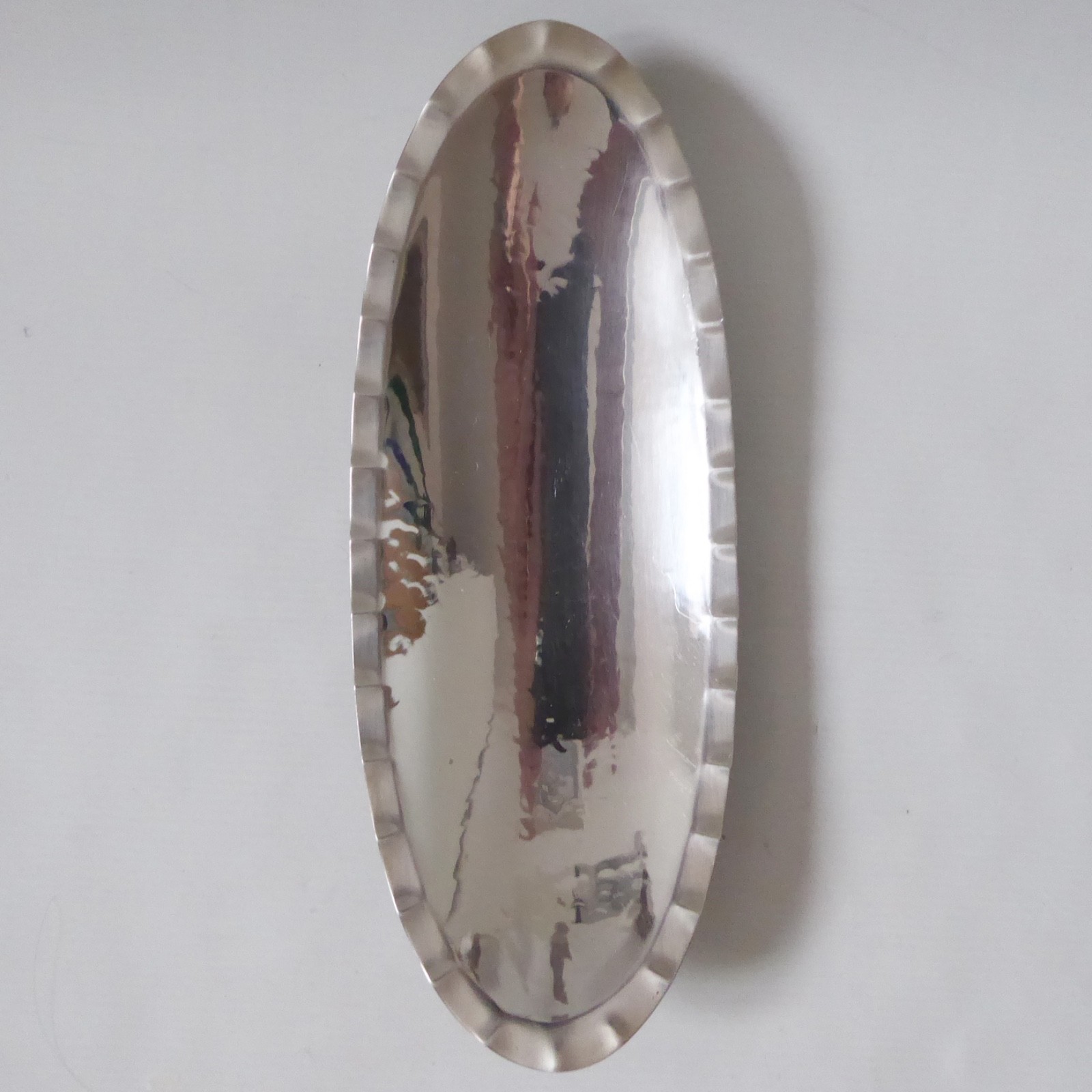 LRI Borrowdale vintage hand-beaten scalloped stainless steel tripod bowl dish - Image 5