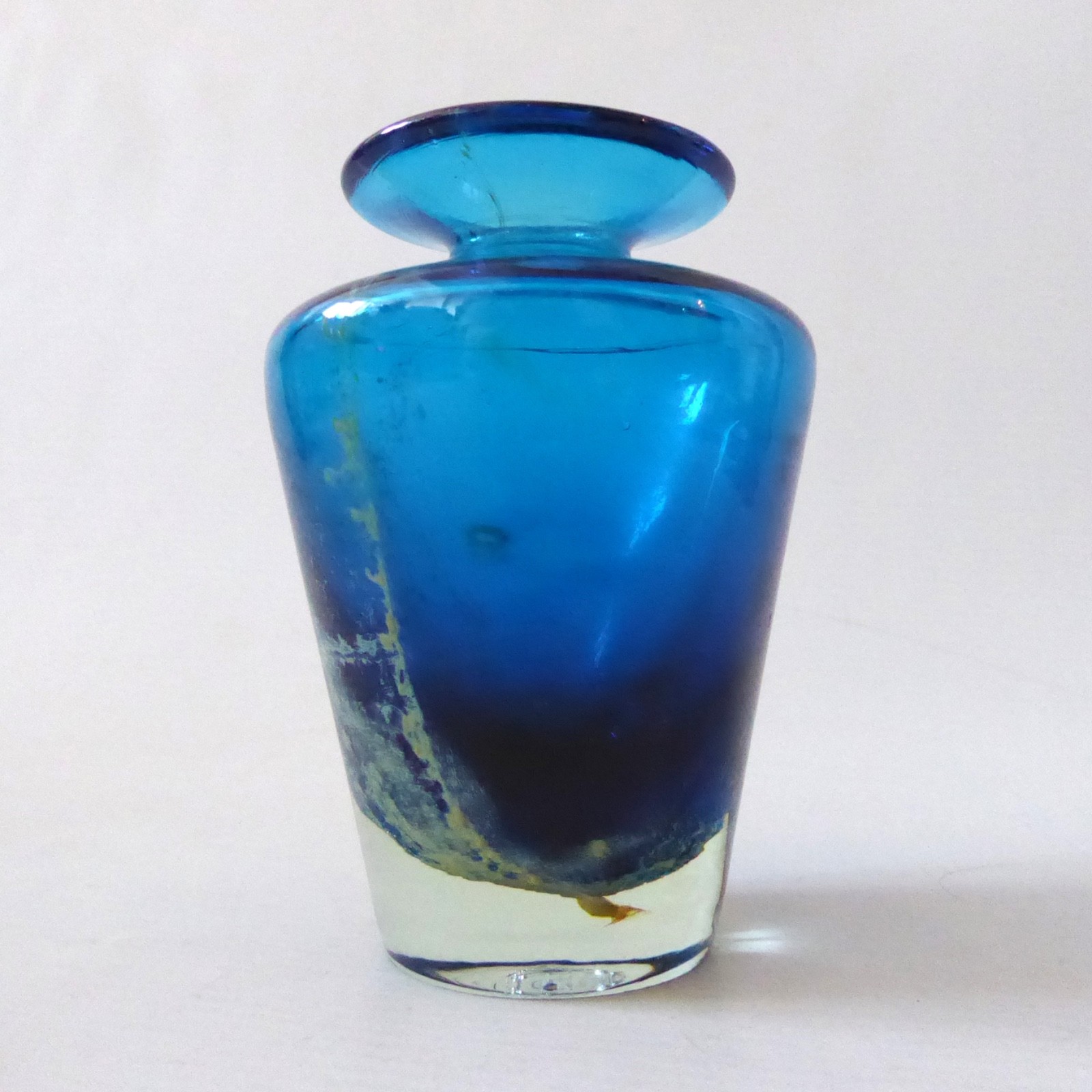 Mdina vintage art glass vase, slim tapered Sea & Sand. Michael Harris design 70s - Image 4