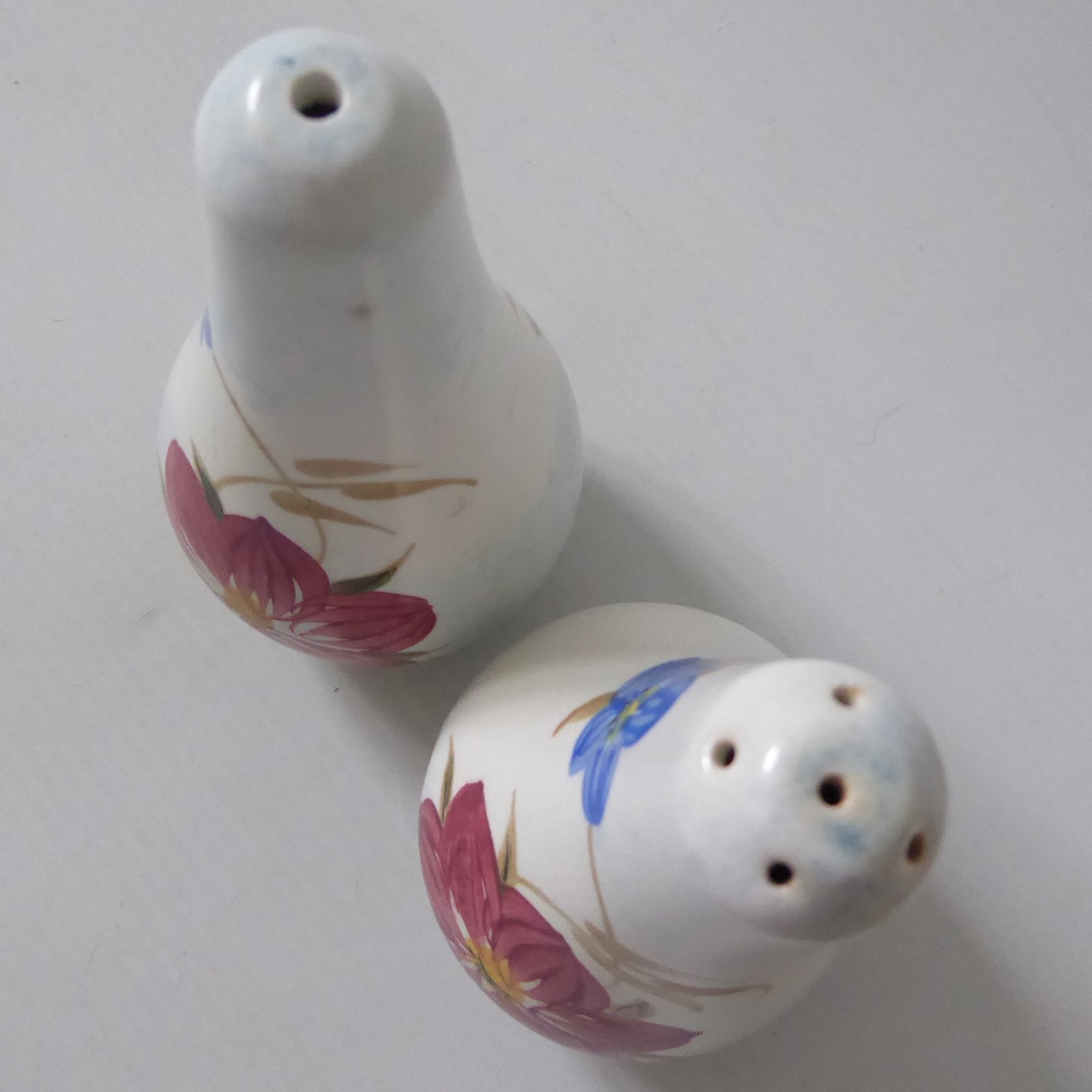 Pair Radford Potteries vintage pottery ceramic salt & pepper shakers pots floral - Image 8