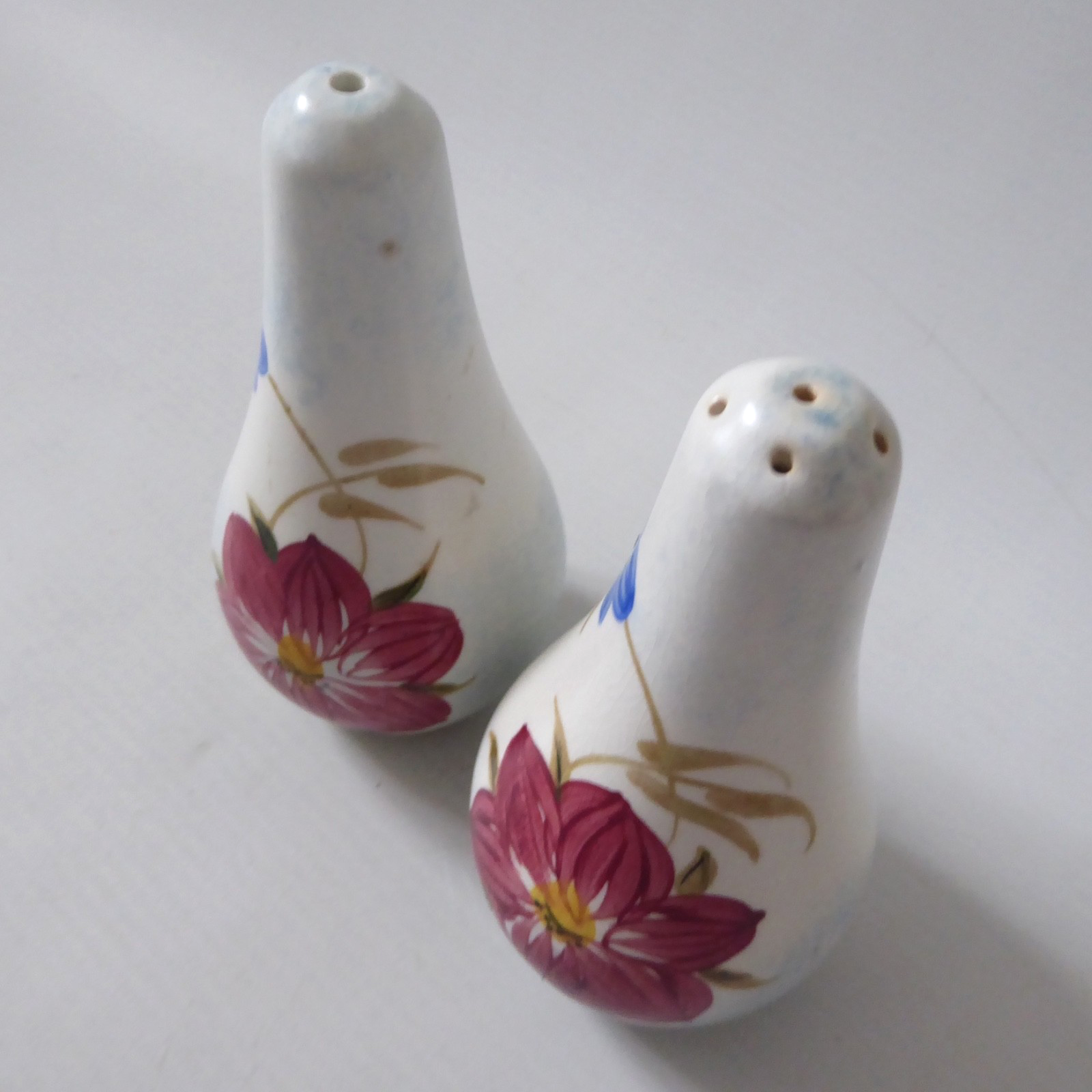 Pair Radford Potteries vintage pottery ceramic salt & pepper shakers pots floral - Image 9