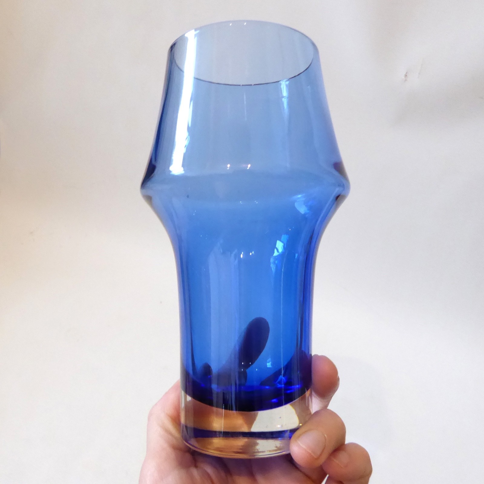 Riihimaki art glass vase, Aimo Okklin. 7" cased blue. Vintage Scandi retro MCM - Image 3