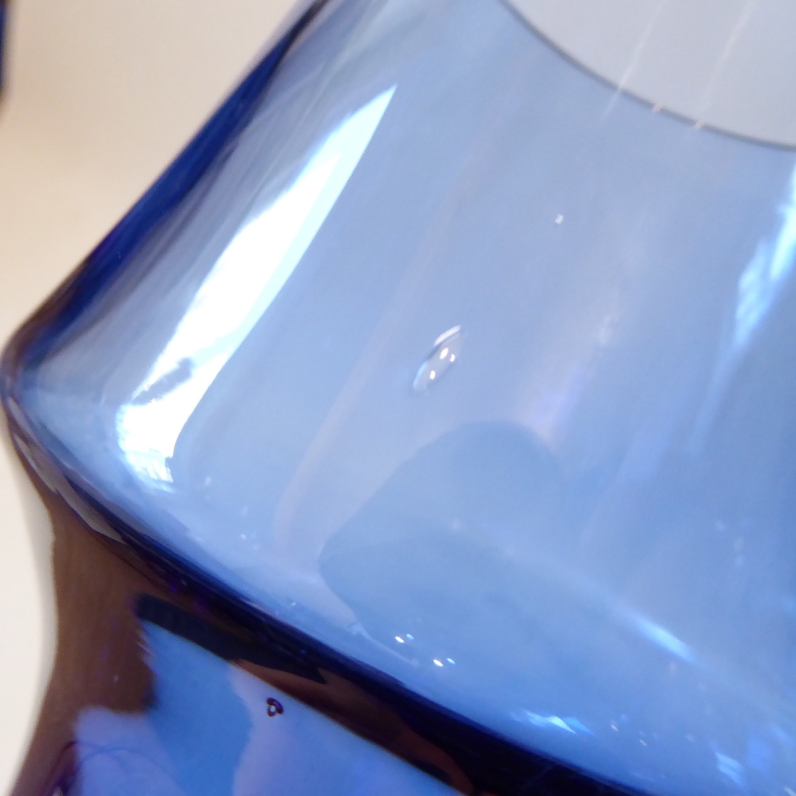 Riihimaki art glass vase, Aimo Okklin. 7" cased blue. Vintage Scandi retro MCM - Image 8