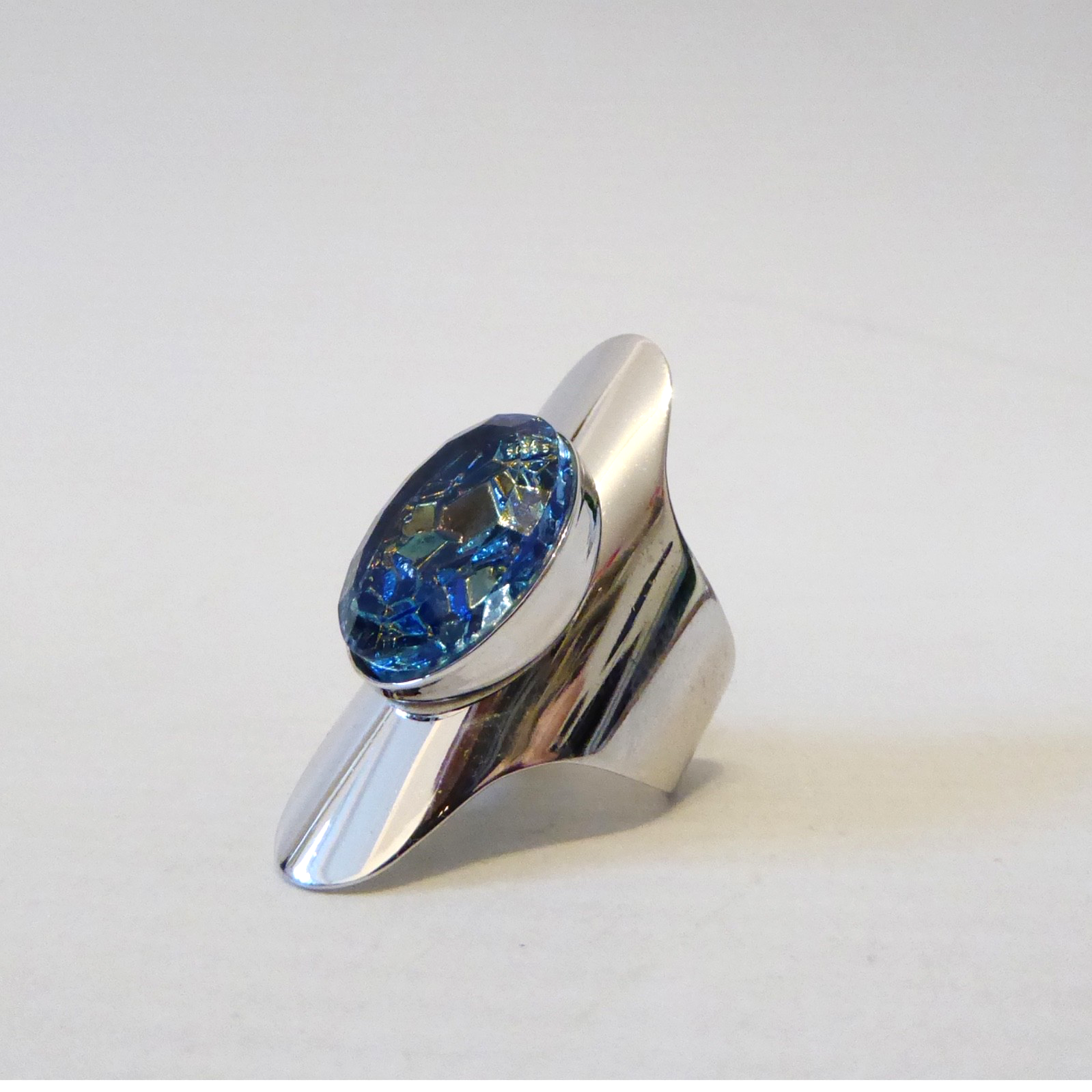 Sarah Coventry vintage statement dress ring, silver tone + blue glass. 70s retro