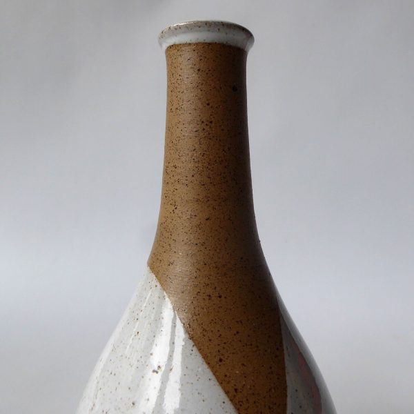 Signed vintage studio pottery bud stem vase, handmade thrown stoneware, white 7" - Image 7