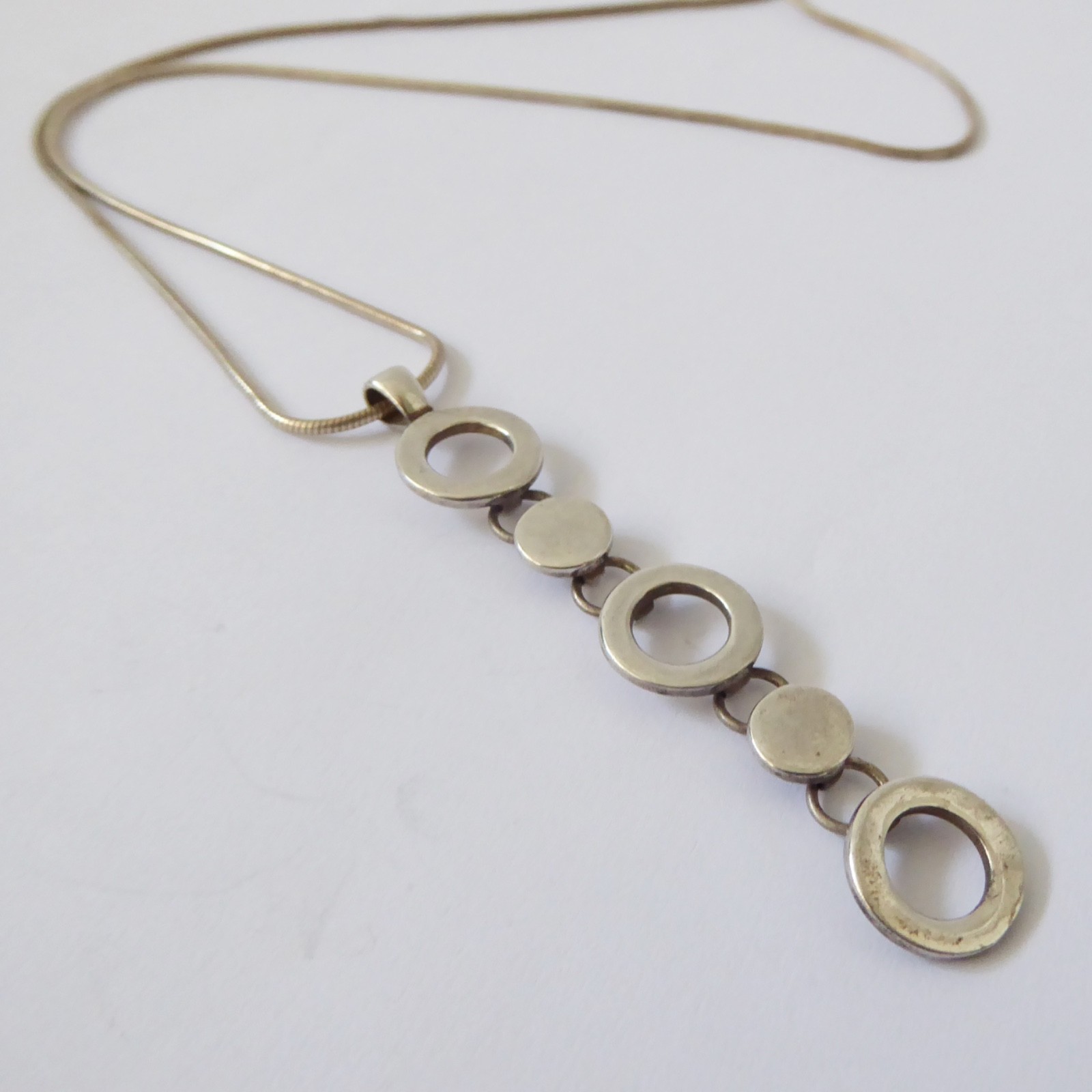 Sterling silver 925 long looped circles articulated pendant snake chain necklace - Image 4