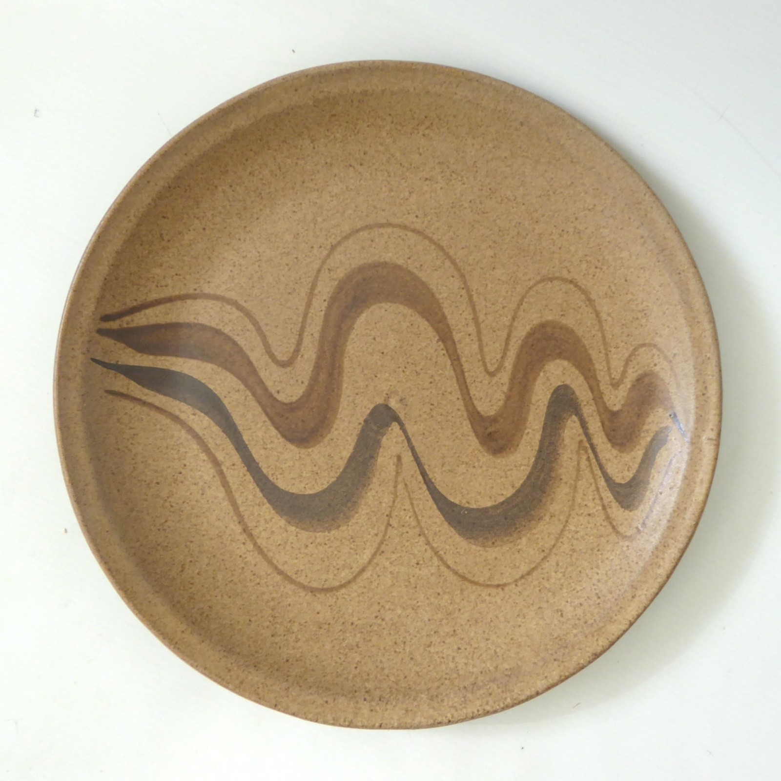 Studio Pottery round dish 10" plate, vintage stoneware, painted squiggles. Retro - Image 4