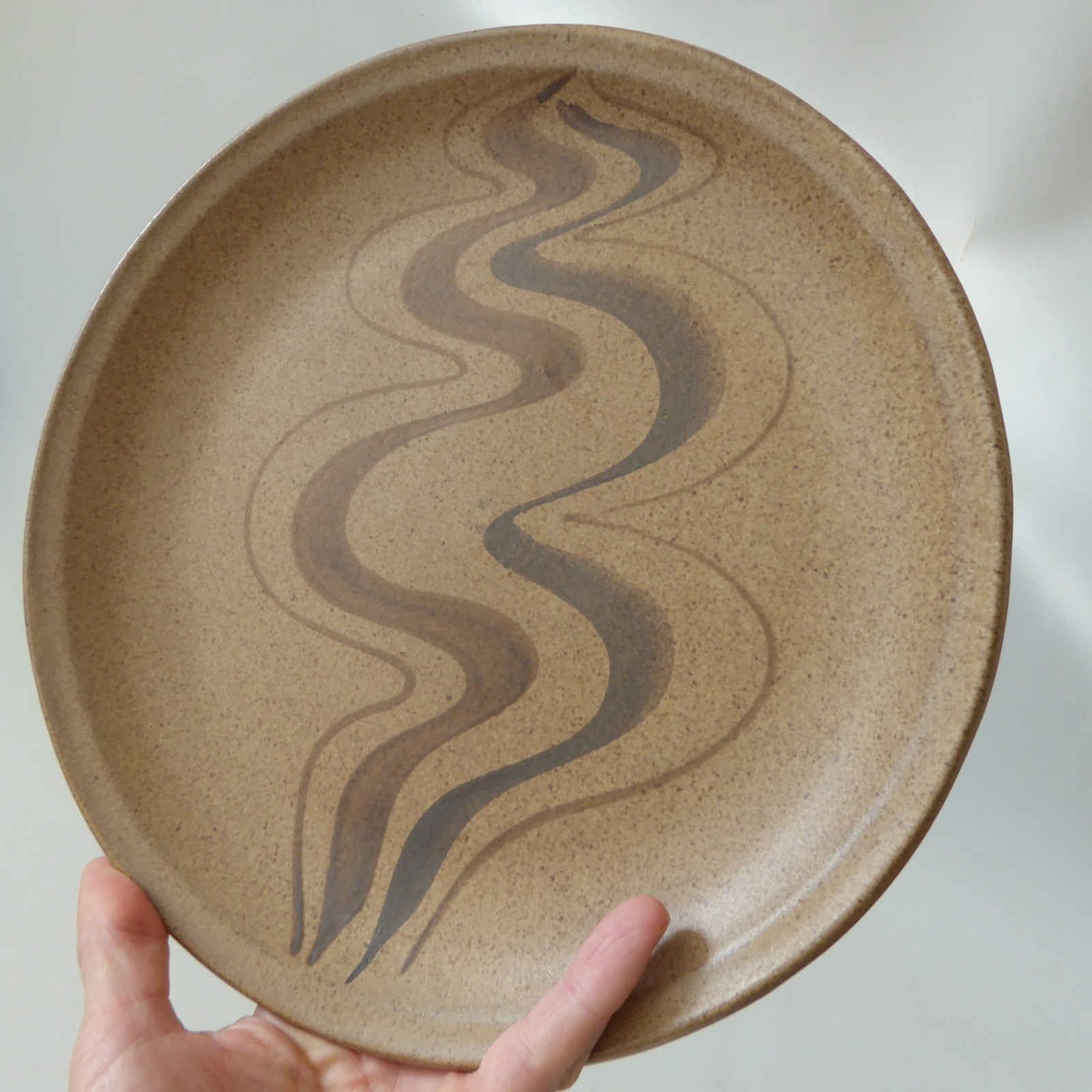 Studio Pottery round dish 10" plate, vintage stoneware, painted squiggles. Retro - Image 6