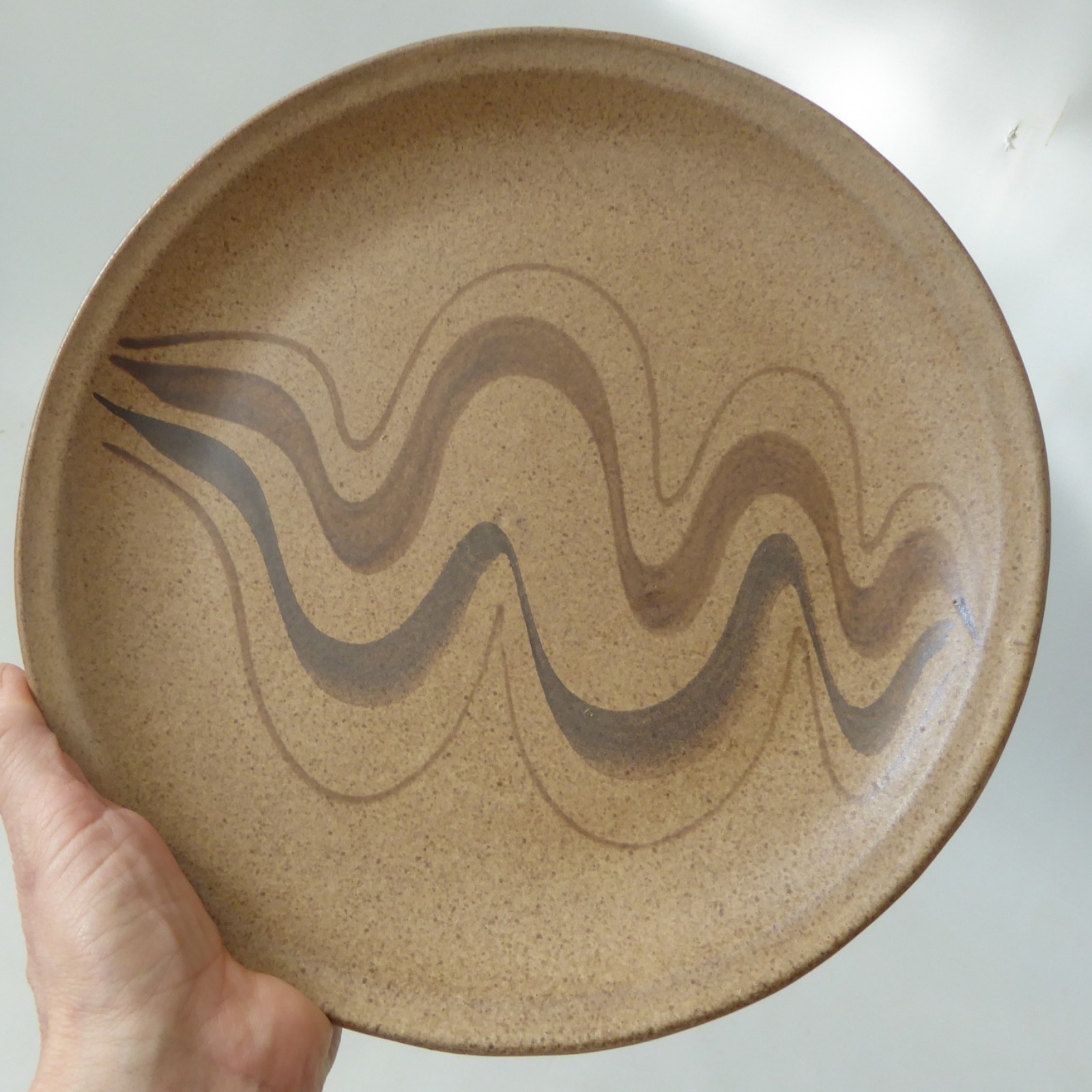 Studio Pottery round dish 10" plate, vintage stoneware, painted squiggles. Retro - Image 9
