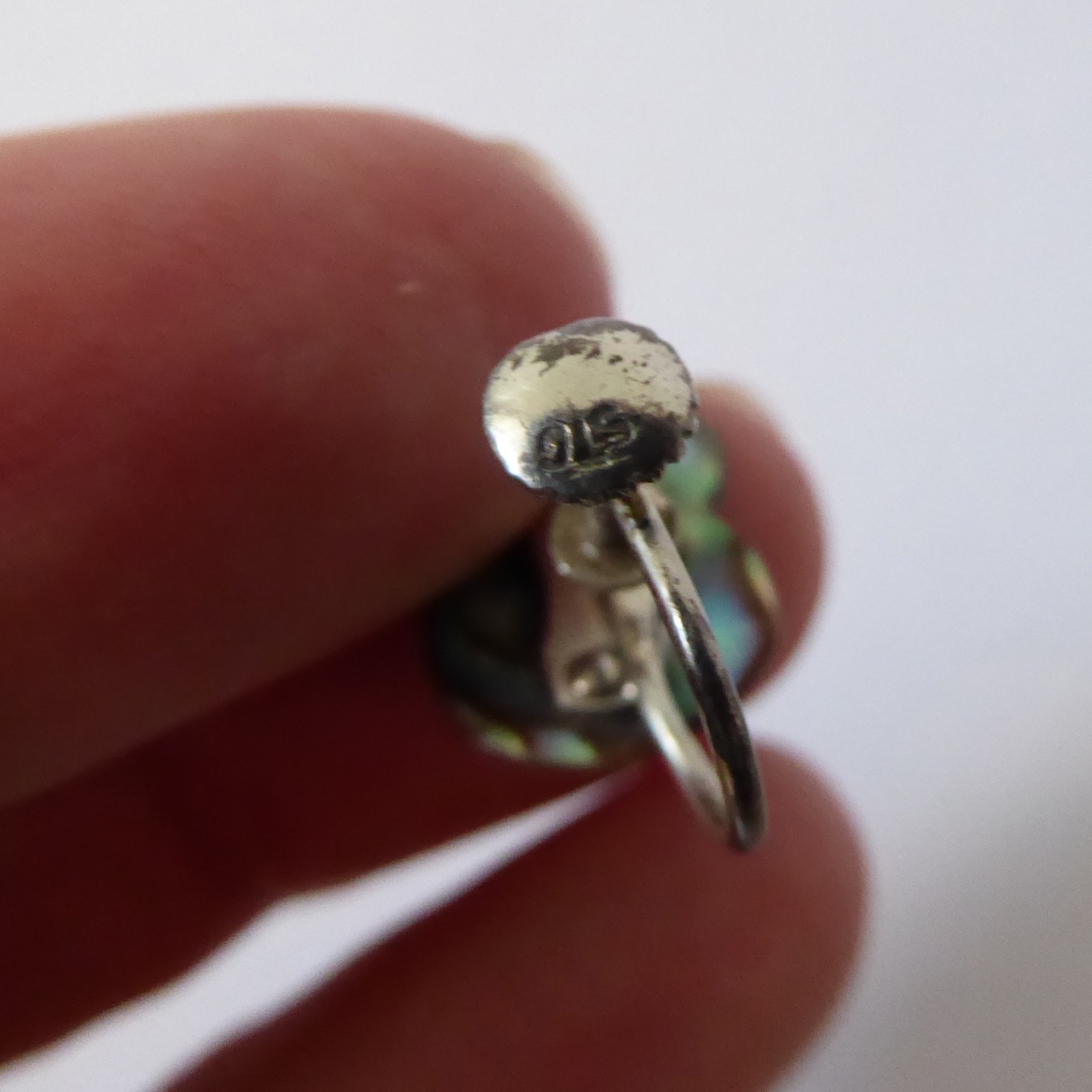 Vintage abalone shell wing shaped earrings, old screw on backs. Sterling metal - Image 11