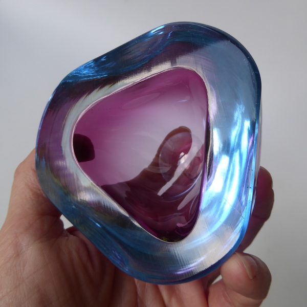 Vintage art glass Murano geode bowl, triangular pink, cased blue. Ashtray dish - Image 14
