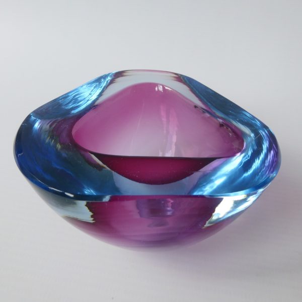 Vintage art glass Murano geode bowl, triangular pink, cased blue. Ashtray dish - Image 3