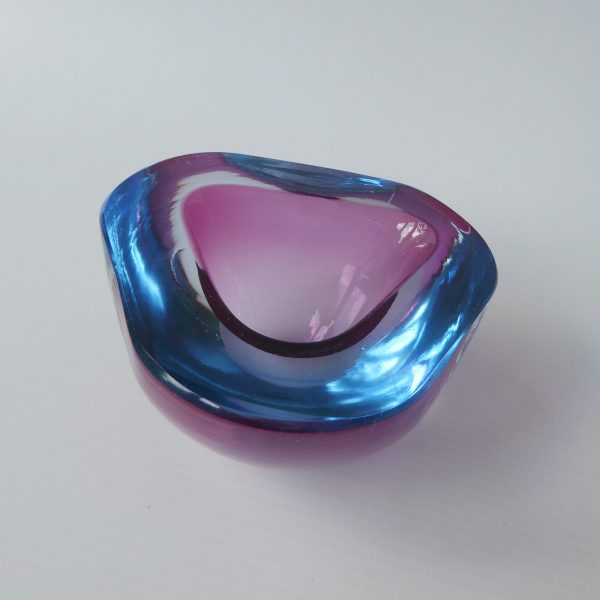 Vintage art glass Murano geode bowl, triangular pink, cased blue. Ashtray dish - Image 4