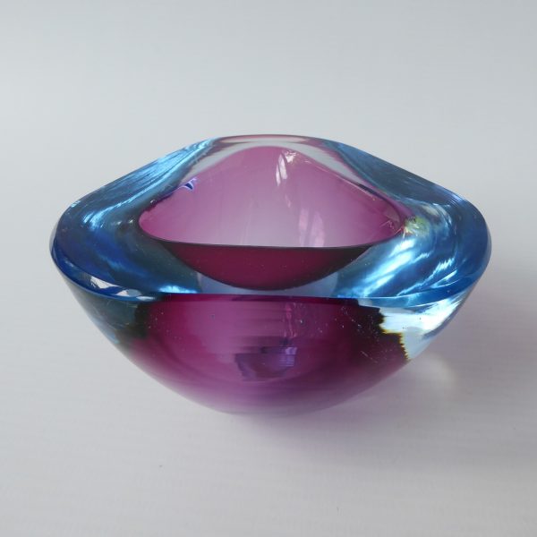 Vintage art glass Murano geode bowl, triangular pink, cased blue. Ashtray dish - Image 6